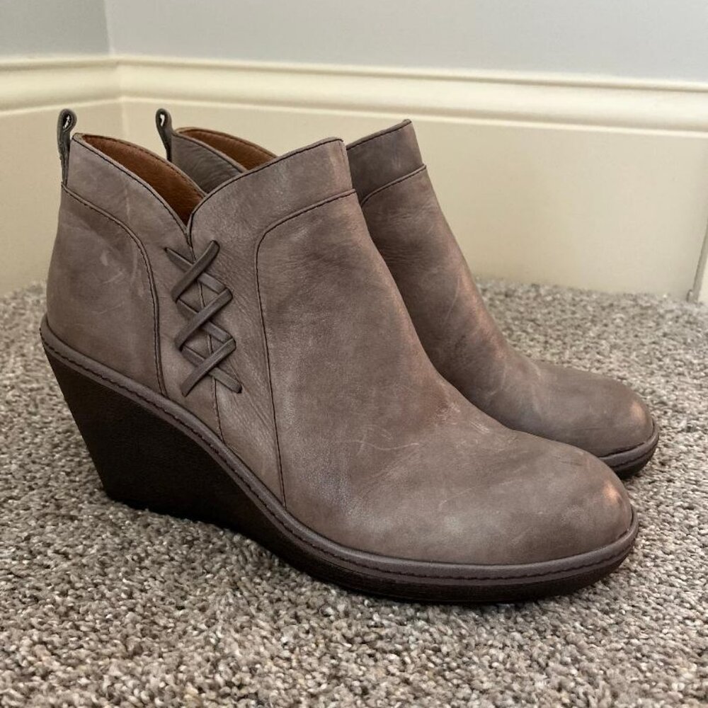 Never Worn- Euro Sofft Booties